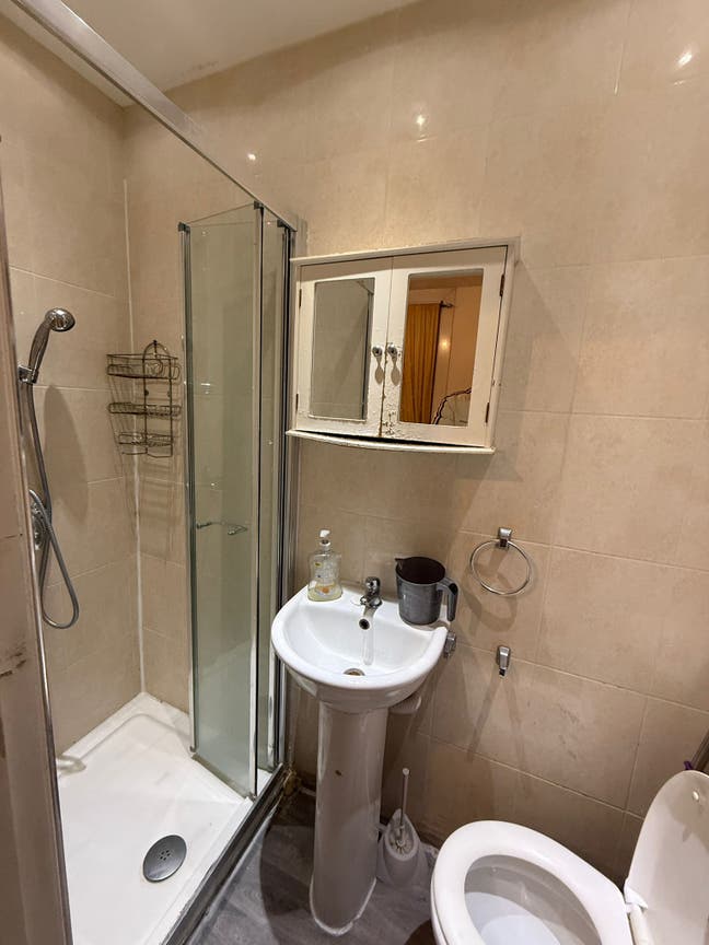 En-suite room outside Kilburn Park Station Main Photo