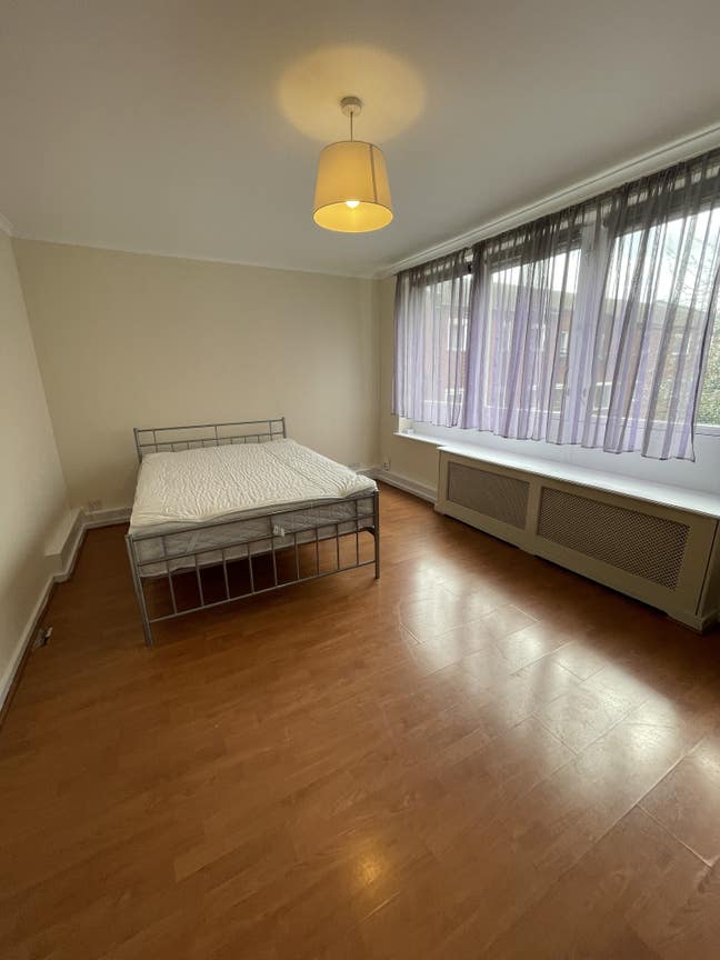 A very bright 3 bedroom flat in Shepherds Bush Main Photo