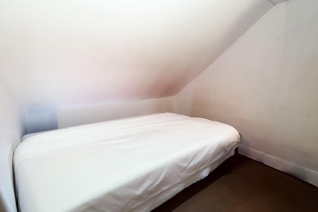 Redbridge Room-Next to Central Line - IG4 Main Photo