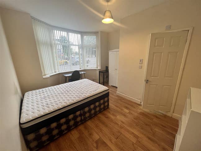 Ensuite rooms in six bedroom house share Main Photo