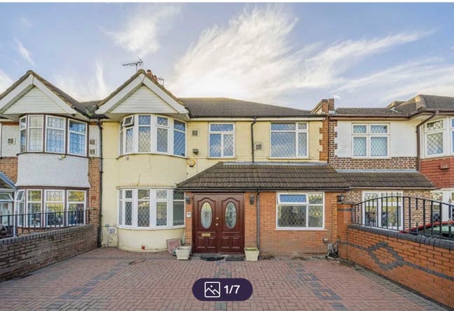 Large Furnished Double bedroom - Bills included Main Photo