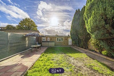 Large Furnished Double bedroom - Bills included Main Photo