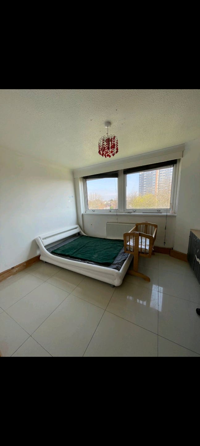 Southend Town Center 2 Bed Flat Main Photo