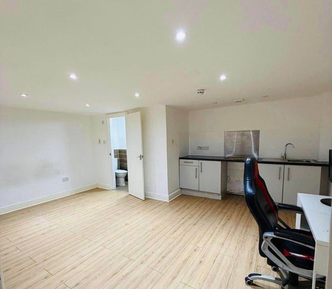 Live-work en-suite rooms available Main Photo