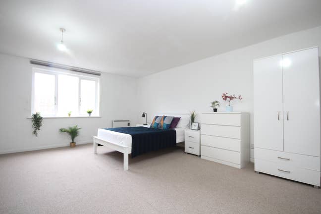 🌟Exceptionally Large Double - Couples Welcome!🌟  Main Photo