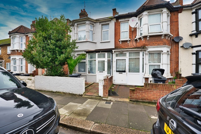 Spacious 4 Bed House Near Ilford Lane Redbridge IG Main Photo