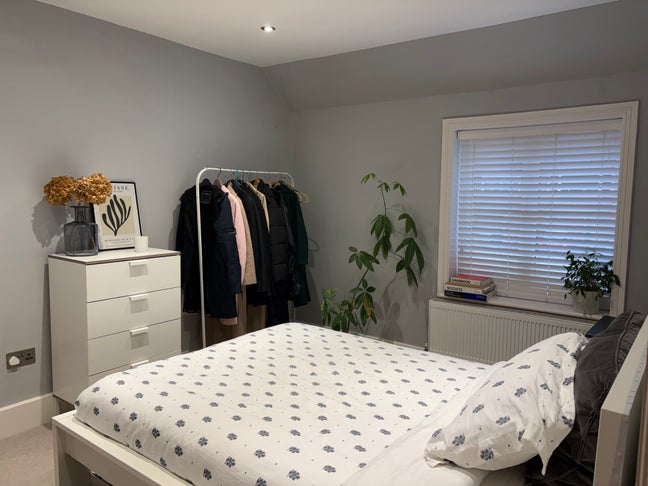 Pretty double room overlooking garden. Main Photo