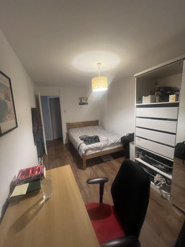 Cozy 2 bed 2 Bath Flat in Quite corner of Dalston! Main Photo