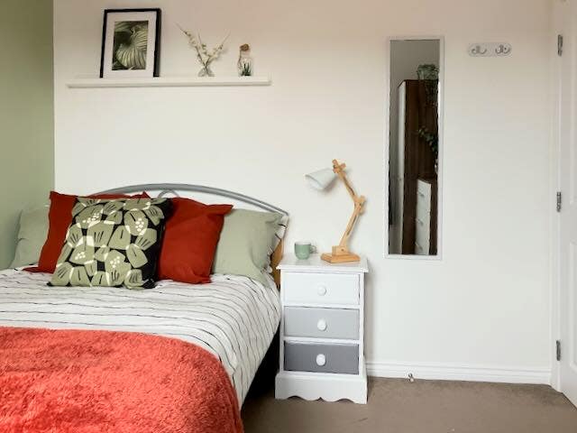 Brand new double, friendly housemates Main Photo