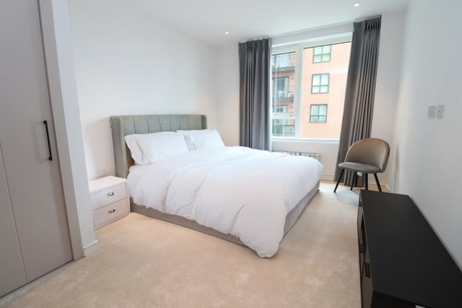 Luxurious Room for 2People- 2Min from the Tube Main Photo