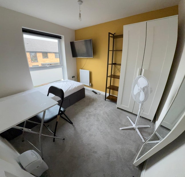 Fresh & Modern Single Room – 2 Mins from Station Main Photo