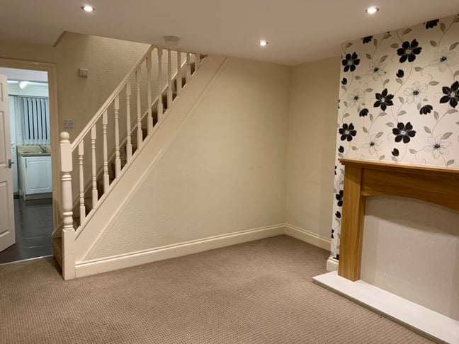 This Is a Full 2 Bed House for One Tenancy Main Photo