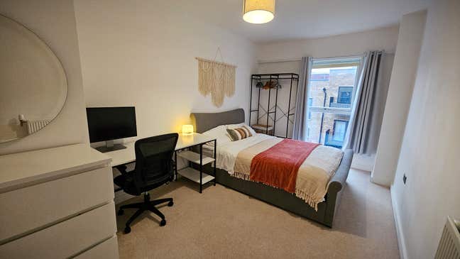 Furnished Double Room with Private Bathroom Main Photo