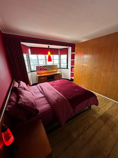 Red Room  • Short-Term Stay • Piccadilly Line Main Photo