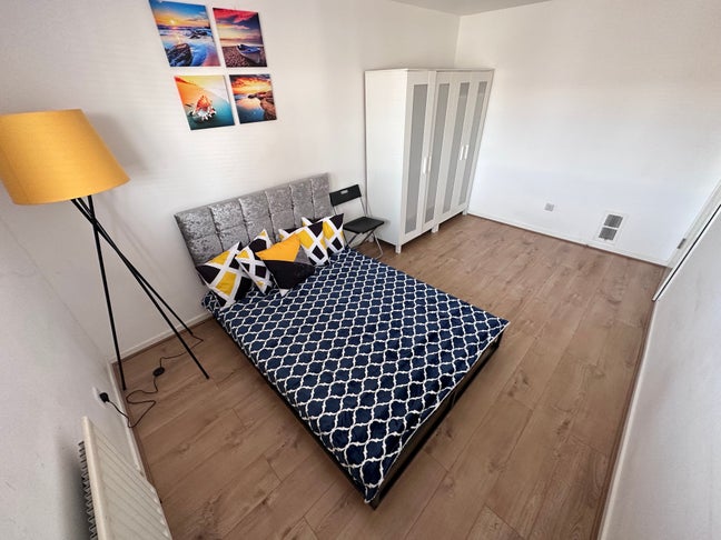 Double Room in Well-Located Hendon Home 🚆 Main Photo