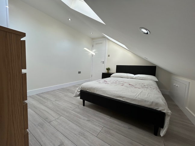 New Spacious Double bedroom  Fully Furnished  Main Photo