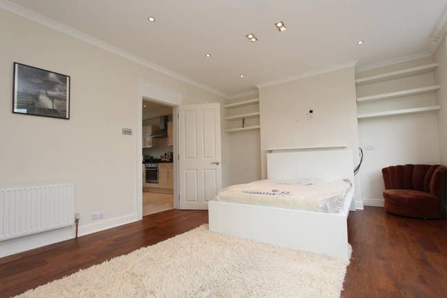 Little Venice 3 Bed Flat - 2 Rooms Available  Main Photo