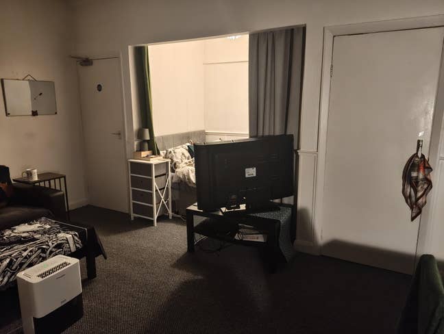 Ground Floor Studio Flat, perfect for one or two Main Photo