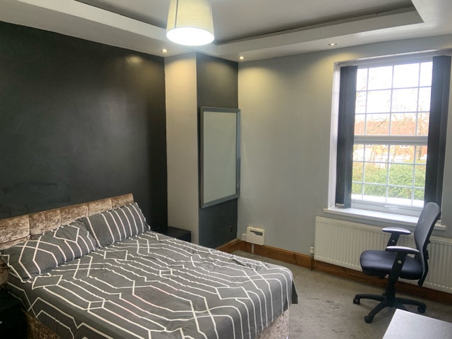 Large Room available Main Photo