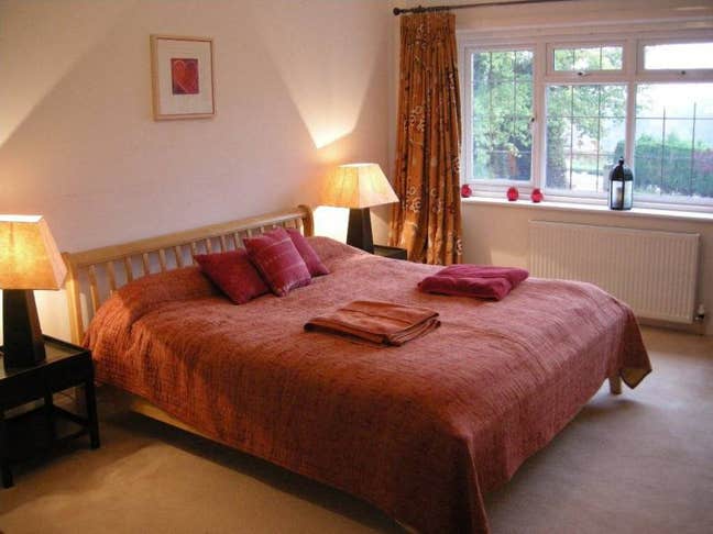 Large double bedroom with huge bathroom w Jacuzzi Main Photo