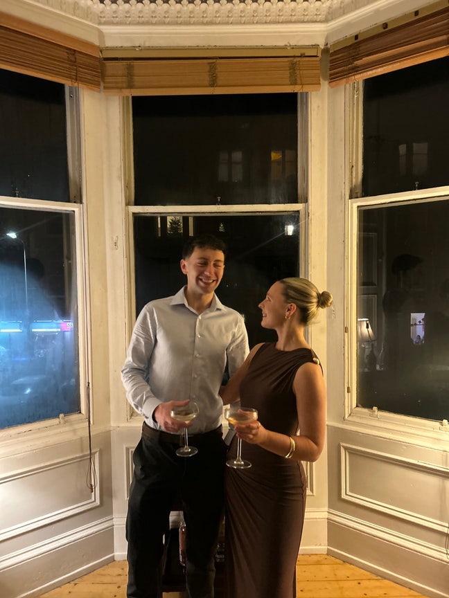 Looking for Professional/PhD Flatmate to flatshare Main Photo