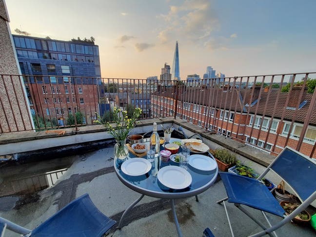 Large double room in Borough  Main Photo