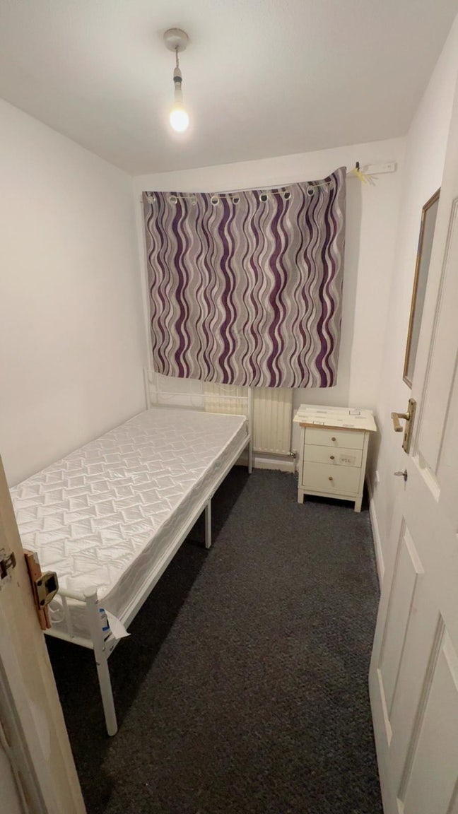 Single Bedroom  Main Photo