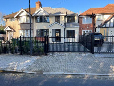 Double Room  Headstone Lane Harrow Middx (Box) Main Photo