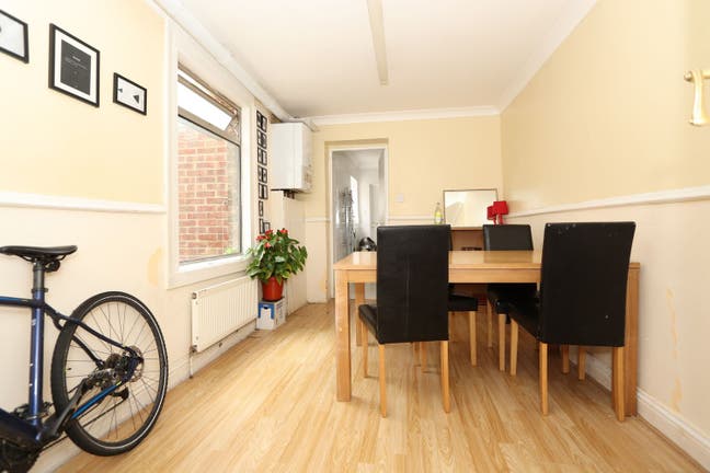 5 Massive Rooms! Garden+Living Room-Elizabeth Line Main Photo