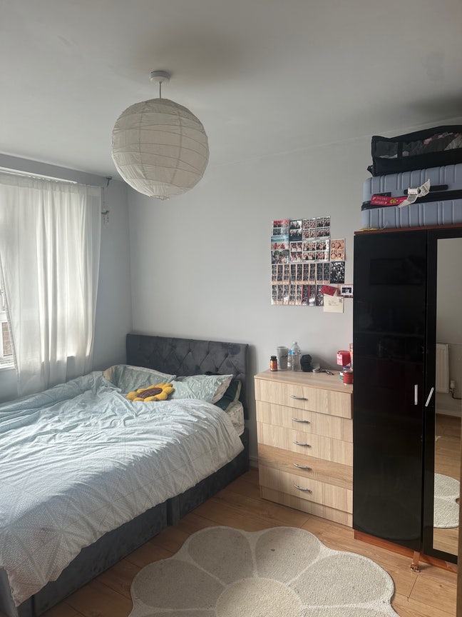 Large Double Room Available – Zone 1 Main Photo
