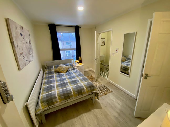 Freshly Redecorated Ensuite Double Room in Lincoln Main Photo