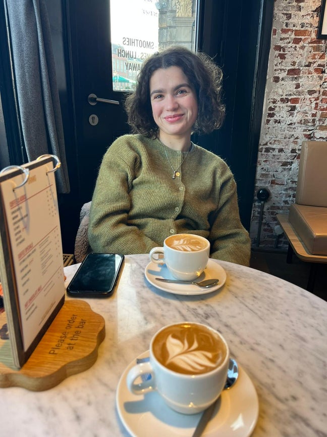 Female professional looking for room in London Main Photo