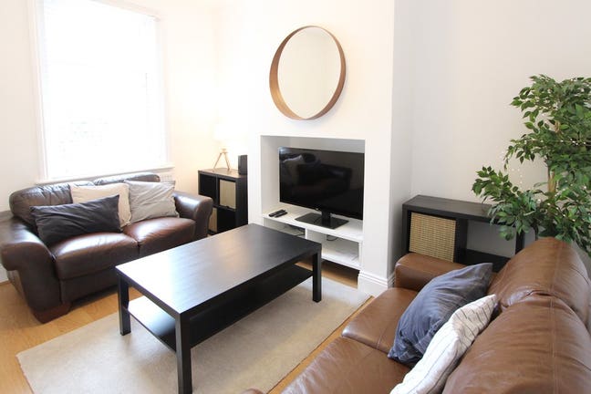Spacious 4 Bed Student House – All Bills Included Main Photo