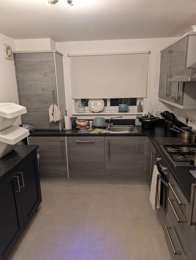 Well located room walking distance from the city . Main Photo