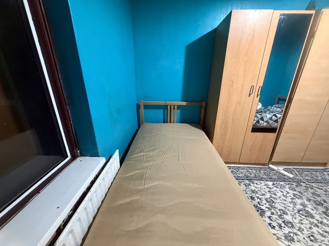 One double room for 2 female or couple or single p Main Photo