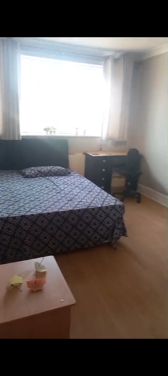 Double bed room in shared house Slough Main Photo