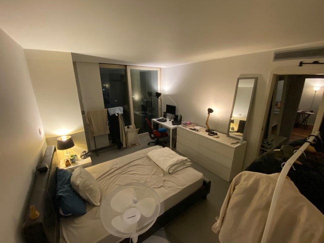 Looking for a Female roommate  Main Photo