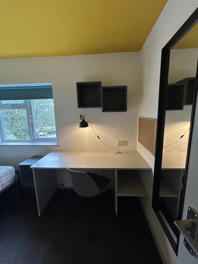 All bills included fully furnished double bed room Main Photo