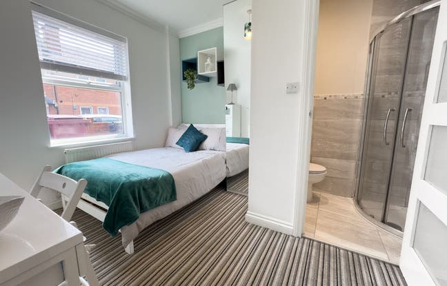 Ensuite Room - Available in March Main Photo