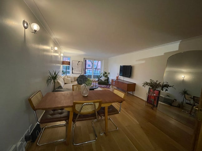 Double Room with Private Bathroom-  London W9 Main Photo