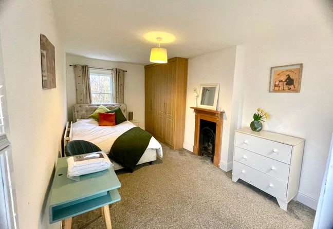 Brand New Ensuite Room With Bills Included!! Main Photo
