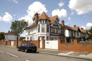 Small double en-suite / Quiet area W13  Main Photo