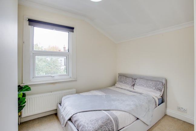 Small double room in West Ealing Main Photo