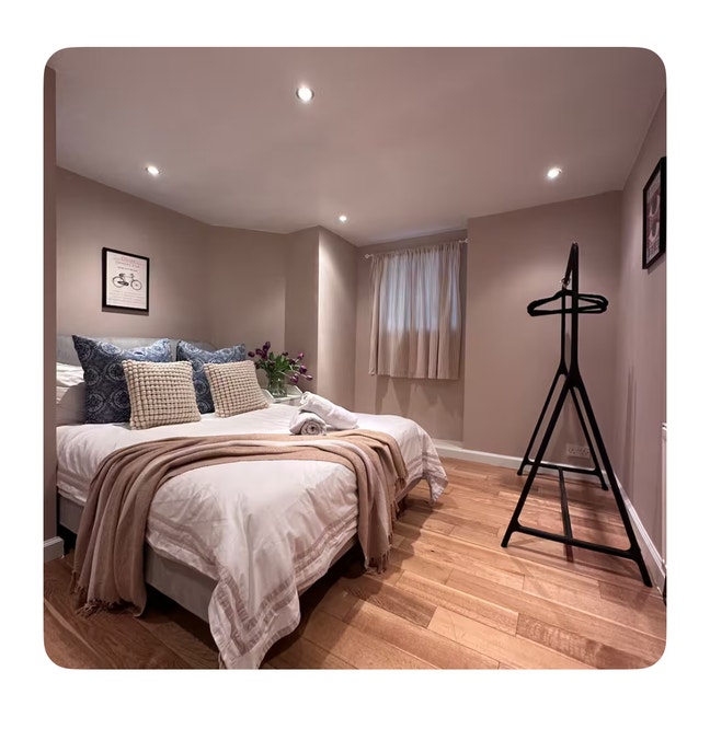 Self contained basement flat  Main Photo