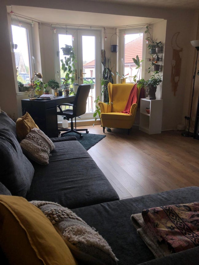 Looking for a Female Flatmate – En-Suite Room, Veg Main Photo