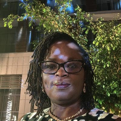 Professional Female seeks single or double room Main Photo