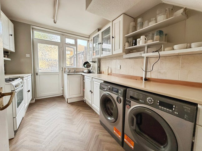 1 large double room  Main Photo