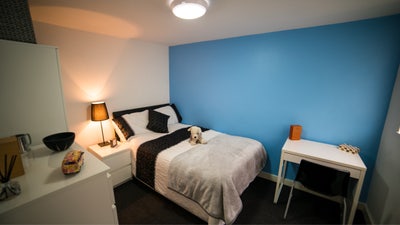 Large Double Room - Bills Included - Modern House  Main Photo