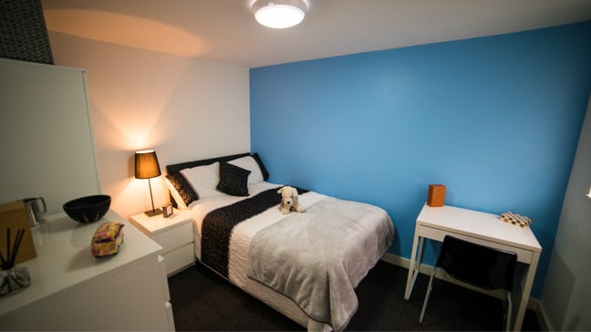 Large Double Room - Bills Included - Modern House  Main Photo