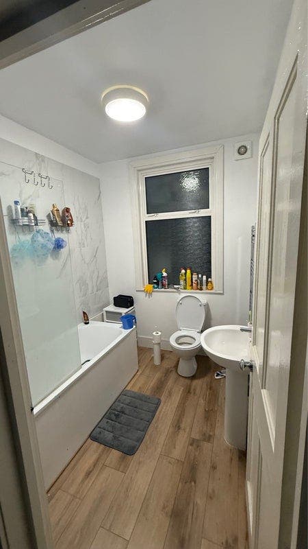 Large room available for short stay for 2 months  Main Photo